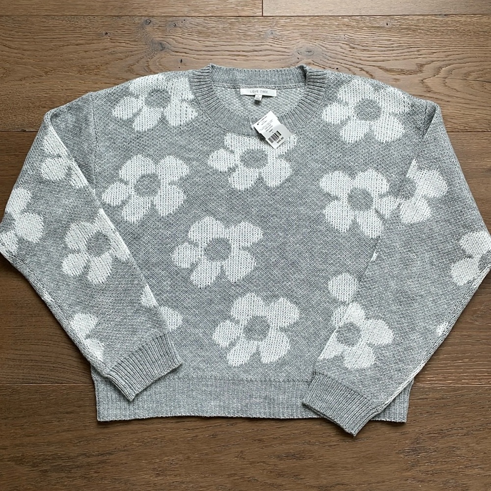 Love Tree Sweater Size Small Crew Neck Gray White Flower Daisy